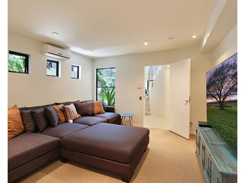 19 Ross Crescent, Sunshine Beach QLD 4567