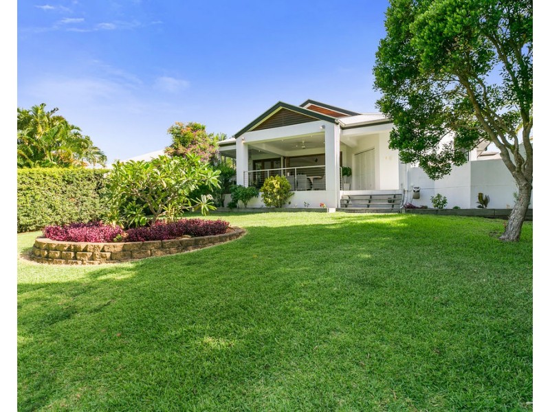 8 Lakeside Drive, Peregian Springs QLD 4573