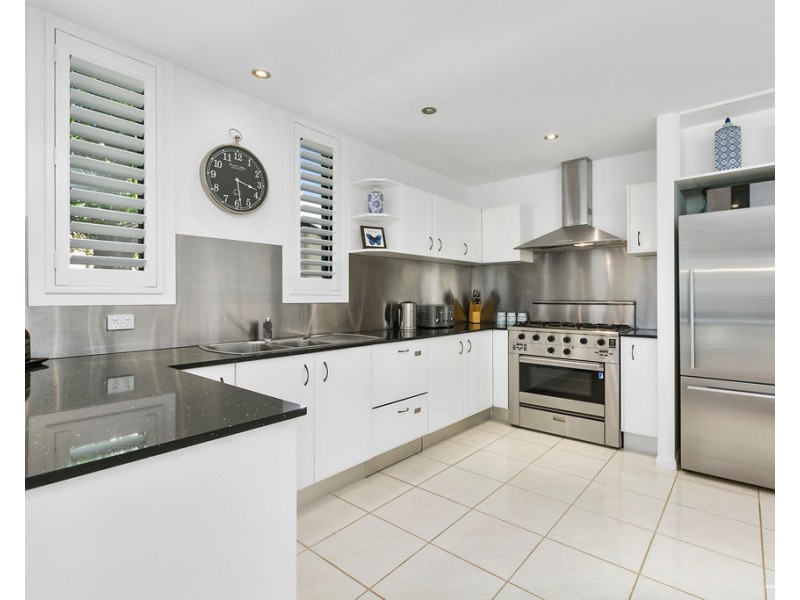 8 Lakeside Drive, Peregian Springs QLD 4573