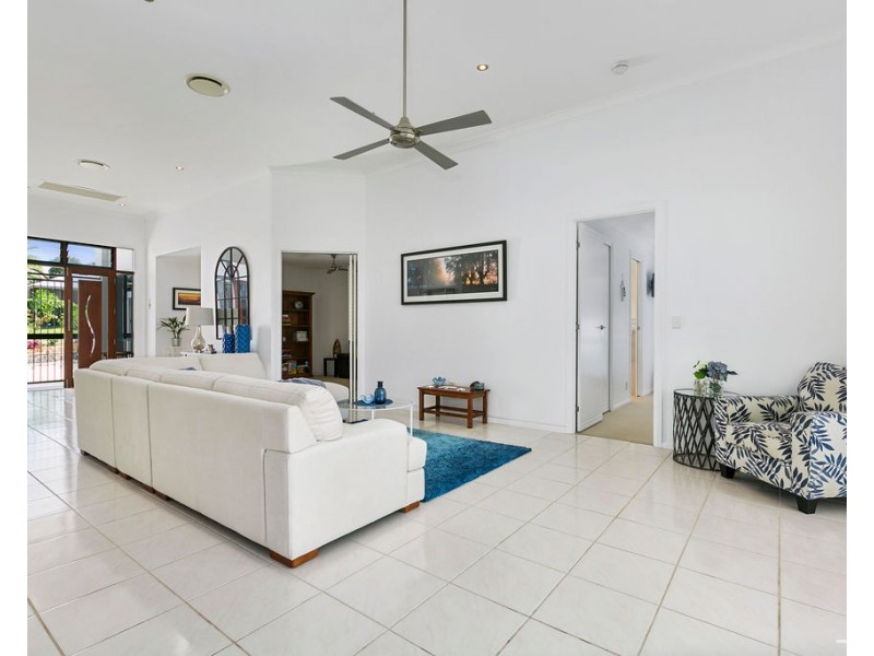 8 Lakeside Drive, Peregian Springs QLD 4573
