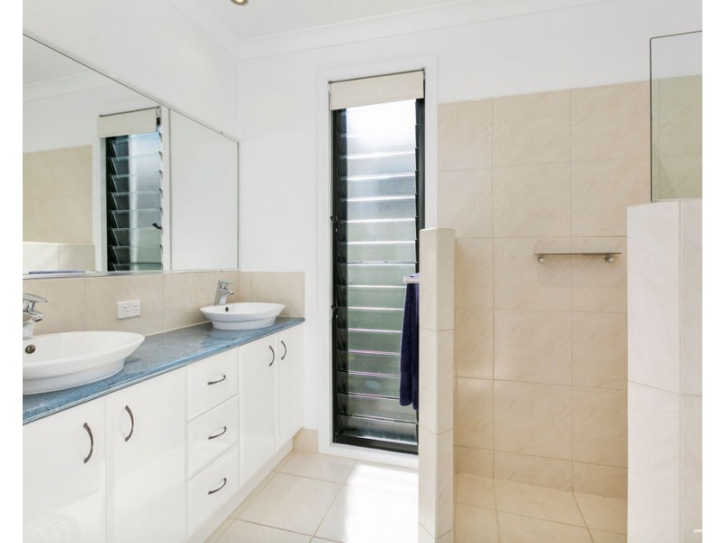 8 Lakeside Drive, Peregian Springs QLD 4573