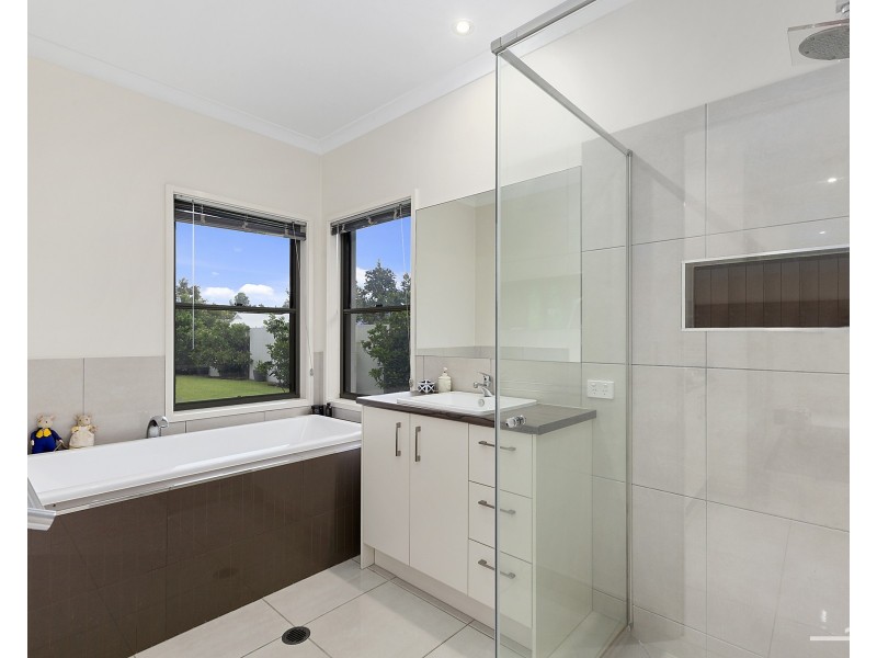 15 Oakbridge Way, Peregian Springs QLD 4573