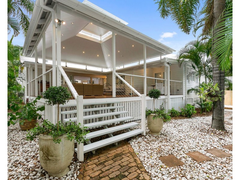 8 Duke Street, Sunshine Beach QLD 4567