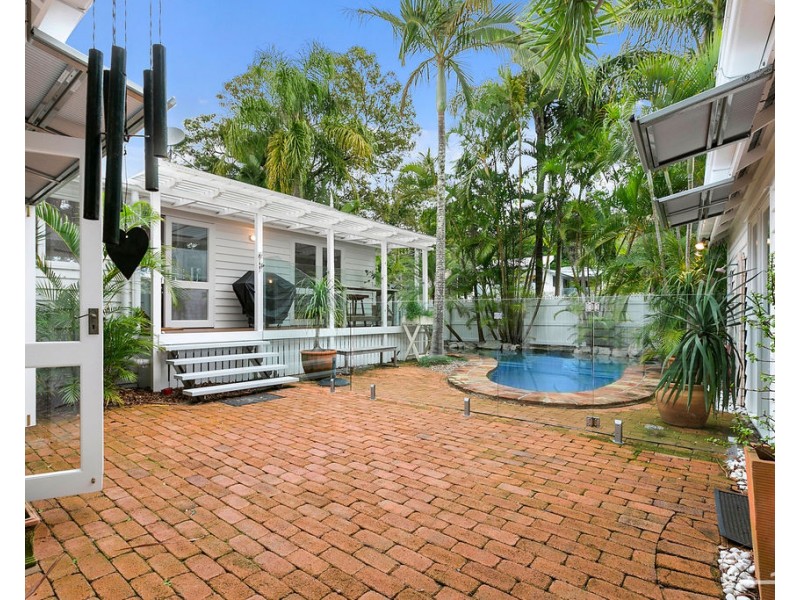 8 Duke Street, Sunshine Beach QLD 4567
