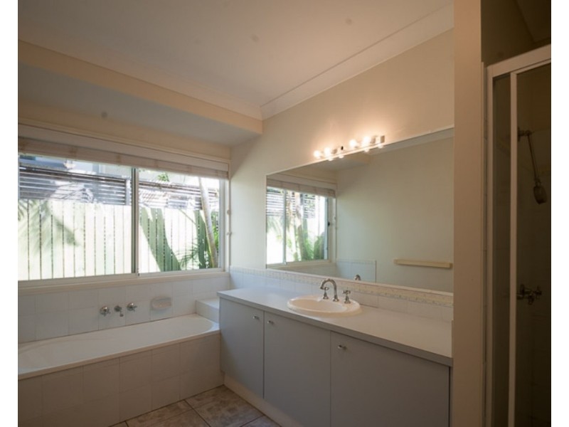 16 Oceania Crescent, Sunshine Beach QLD 4567