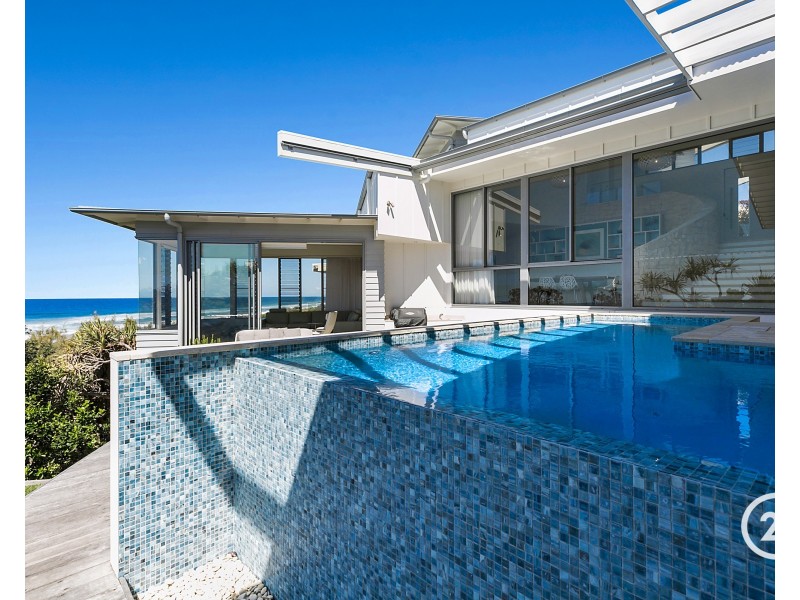 20 Tropicana Rise, Castaways Beach QLD 4567