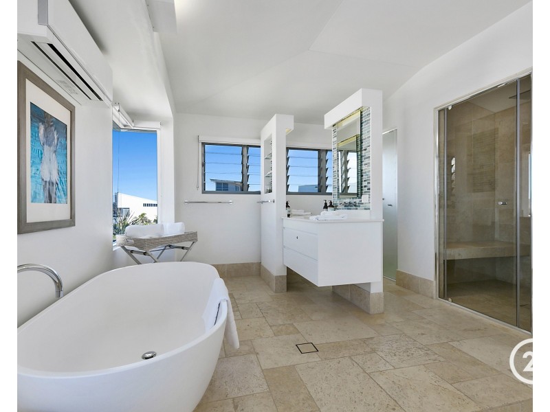 20 Tropicana Rise, Castaways Beach QLD 4567