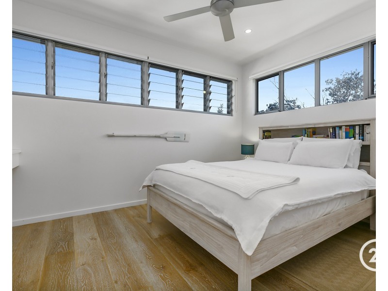 20 Tropicana Rise, Castaways Beach QLD 4567