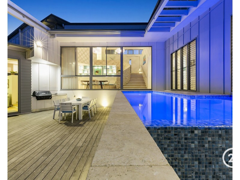 20 Tropicana Rise, Castaways Beach QLD 4567