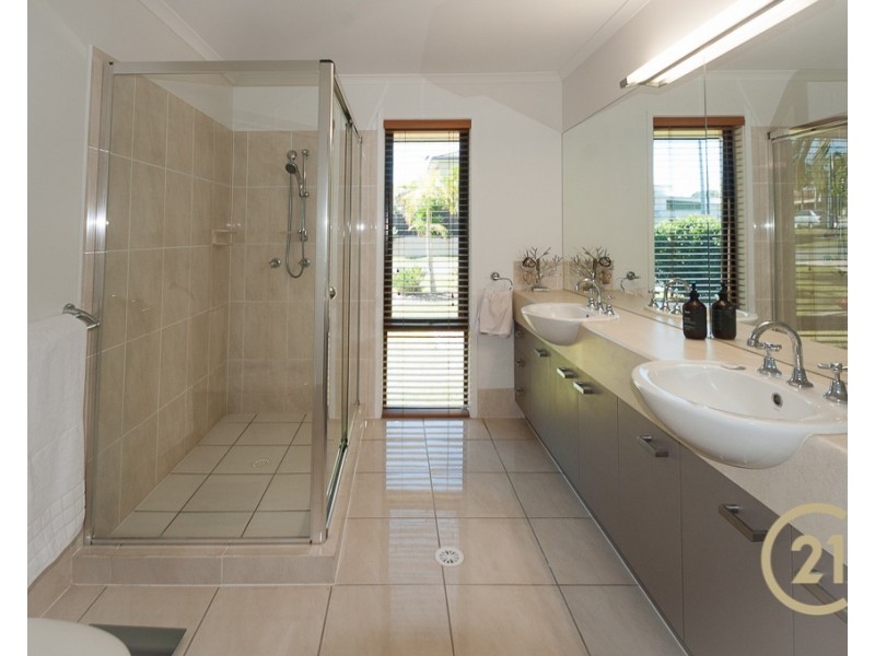 17 Parkwood Place, Peregian Springs QLD 4573