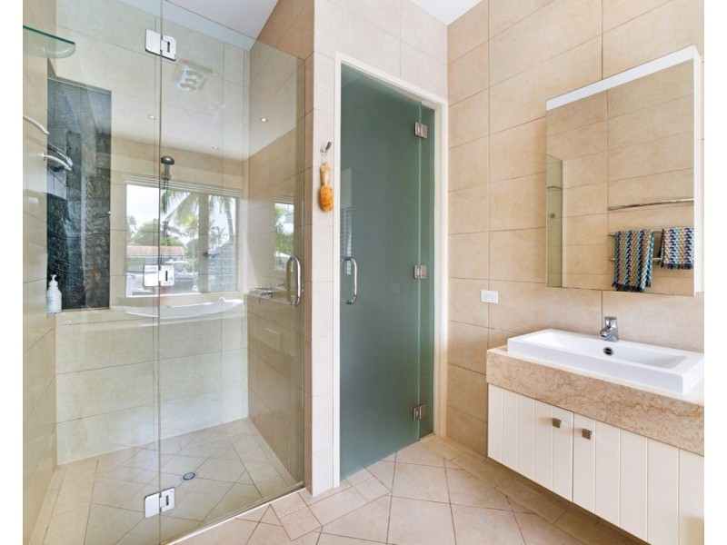 18 Mossman Court, Noosa Heads QLD 4567