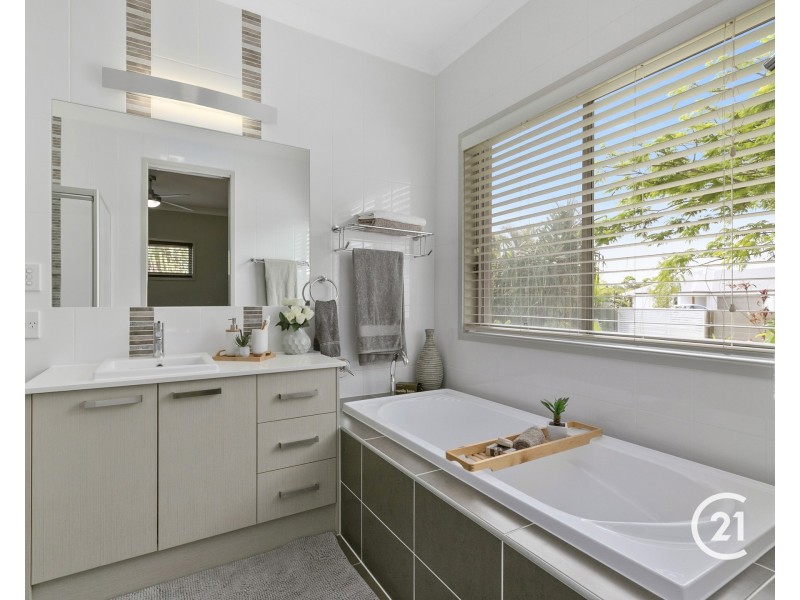 2 Beachwood Place, Peregian Springs QLD 4573