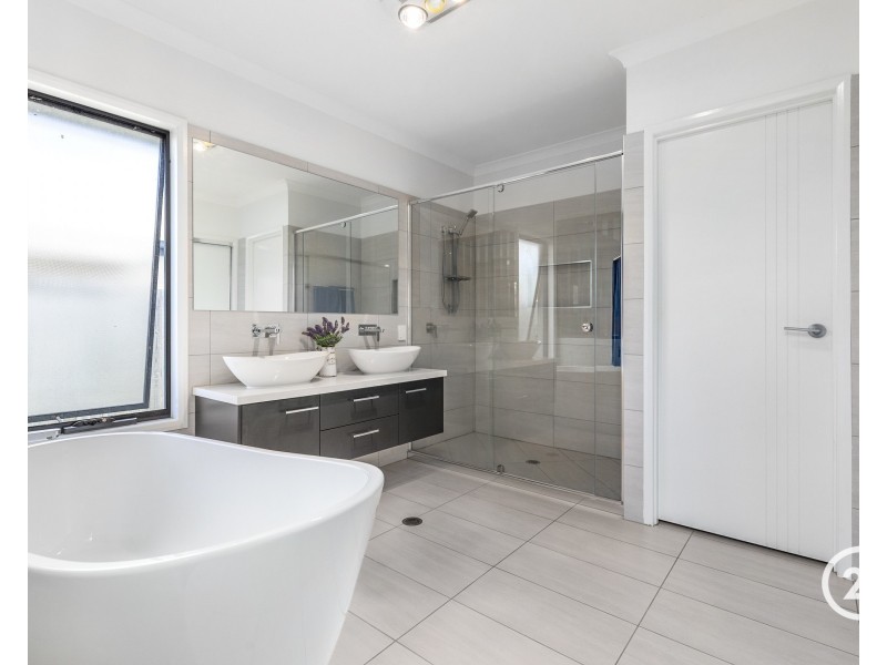 4 Silver Wattle Grove, Peregian Springs QLD 4573