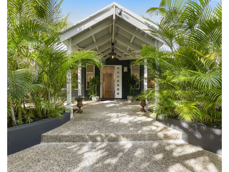 16 Daybreak Court, Castaways Beach QLD 4567