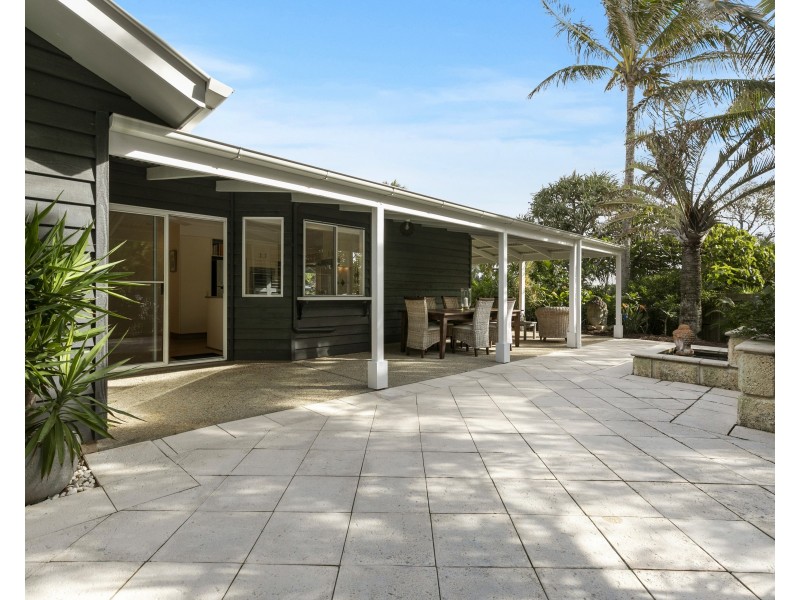 16 Daybreak Court, Castaways Beach QLD 4567