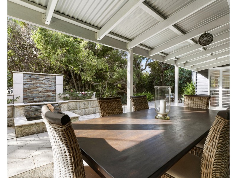 16 Daybreak Court, Castaways Beach QLD 4567
