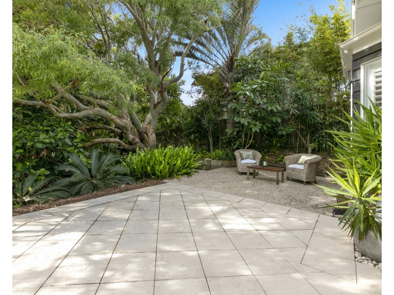 16 Daybreak Court, Castaways Beach QLD 4567