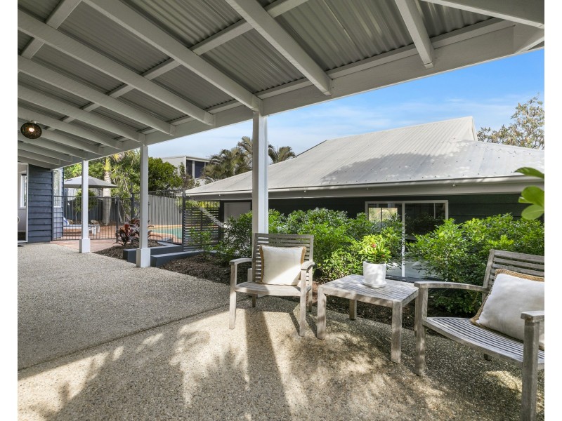 16 Daybreak Court, Castaways Beach QLD 4567