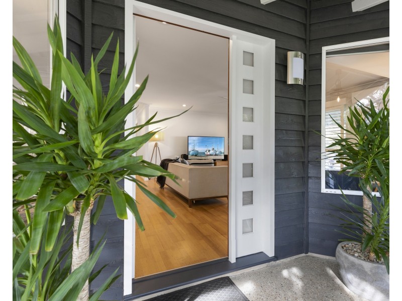 16 Daybreak Court, Castaways Beach QLD 4567