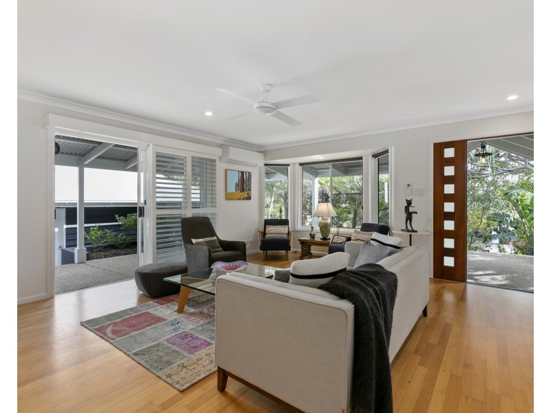 16 Daybreak Court, Castaways Beach QLD 4567