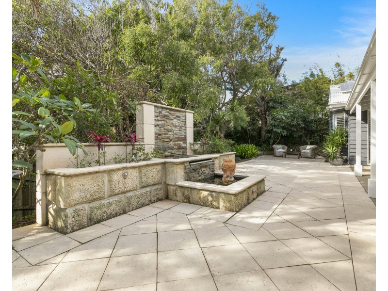 16 Daybreak Court, Castaways Beach QLD 4567