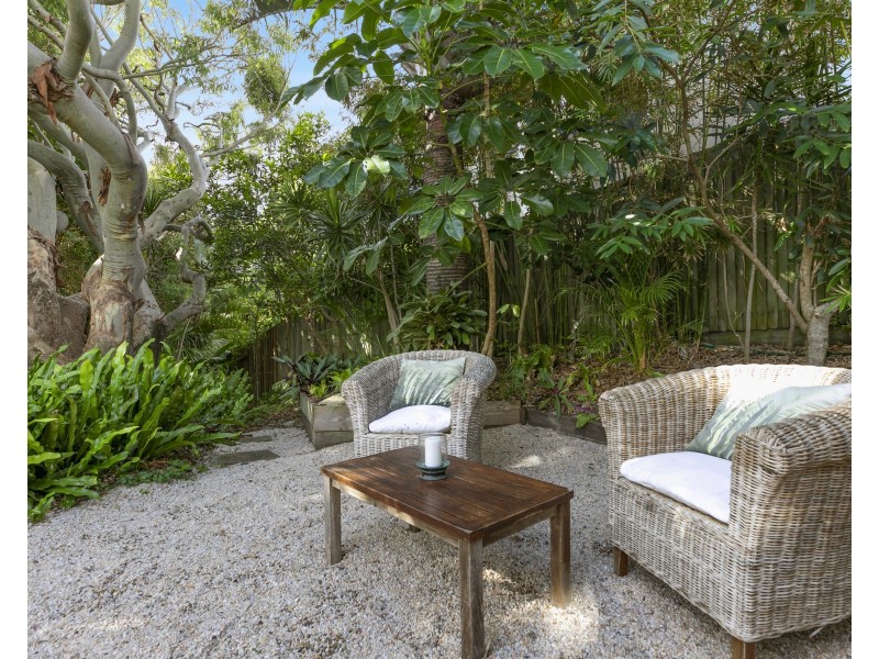16 Daybreak Court, Castaways Beach QLD 4567