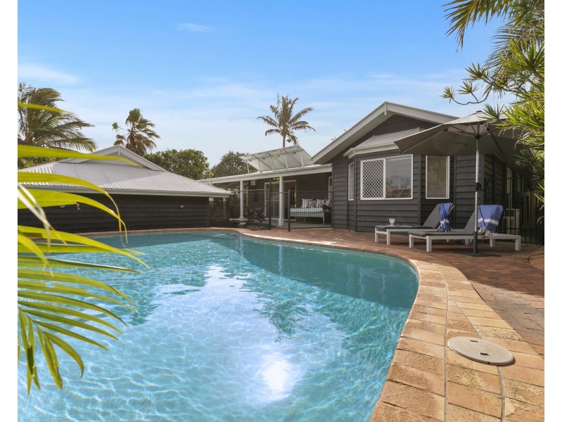 16 Daybreak Court, Castaways Beach QLD 4567