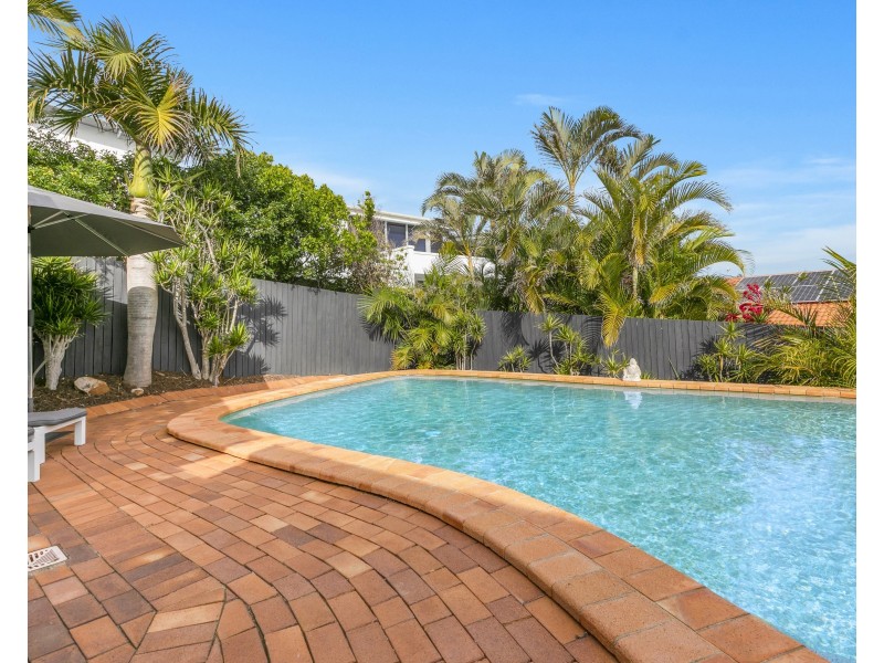 16 Daybreak Court, Castaways Beach QLD 4567