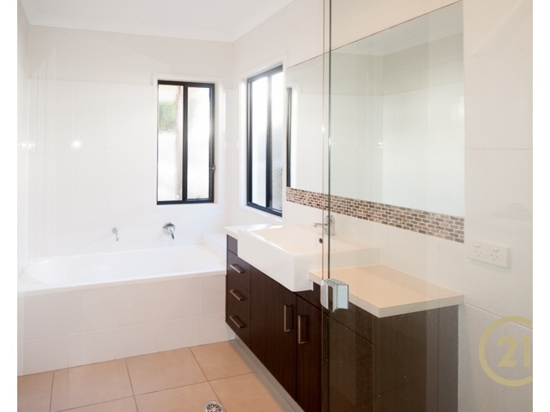 8 Mornington Crescent, Peregian Springs QLD 4573
