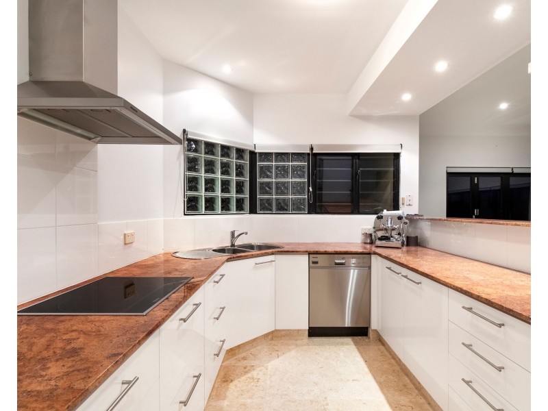 2/33 Duke Street, Sunshine Beach QLD 4567