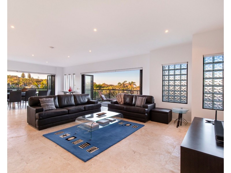 2/33 Duke Street, Sunshine Beach QLD 4567