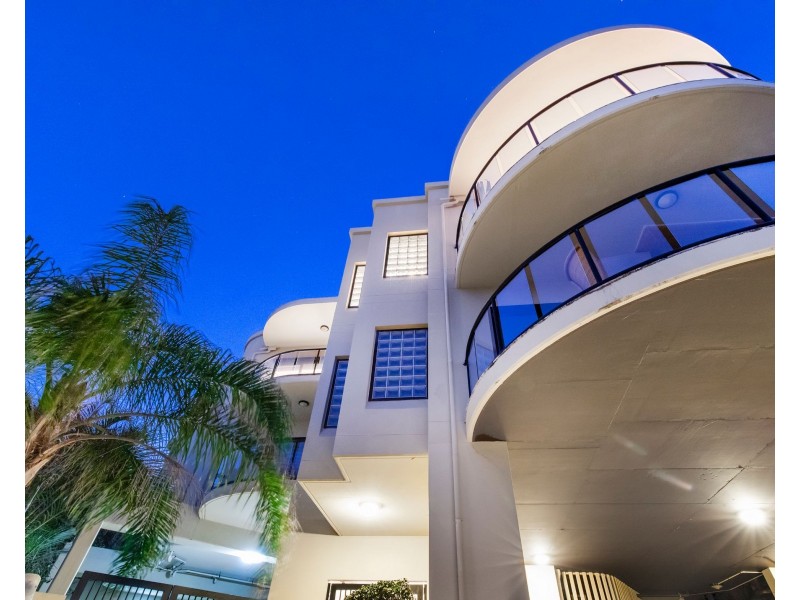 2/33 Duke Street, Sunshine Beach QLD 4567