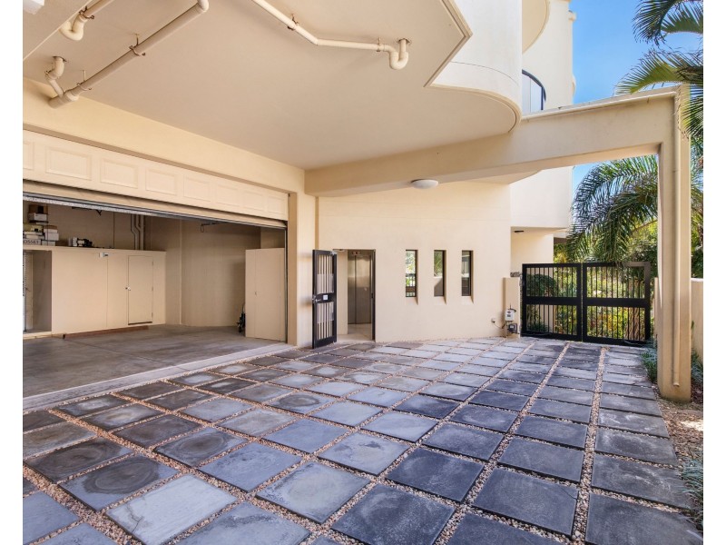 2/33 Duke Street, Sunshine Beach QLD 4567