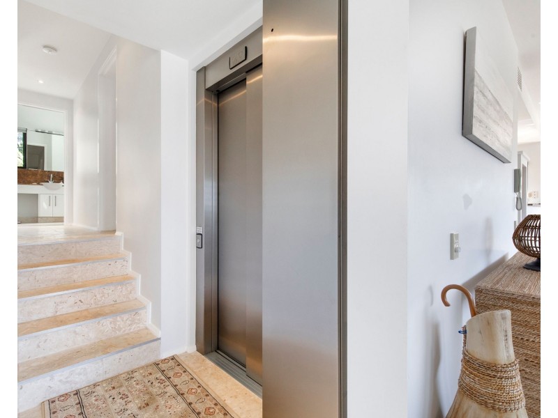 2/33 Duke Street, Sunshine Beach QLD 4567