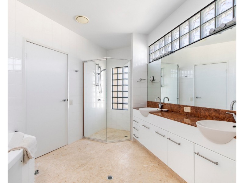 2/33 Duke Street, Sunshine Beach QLD 4567