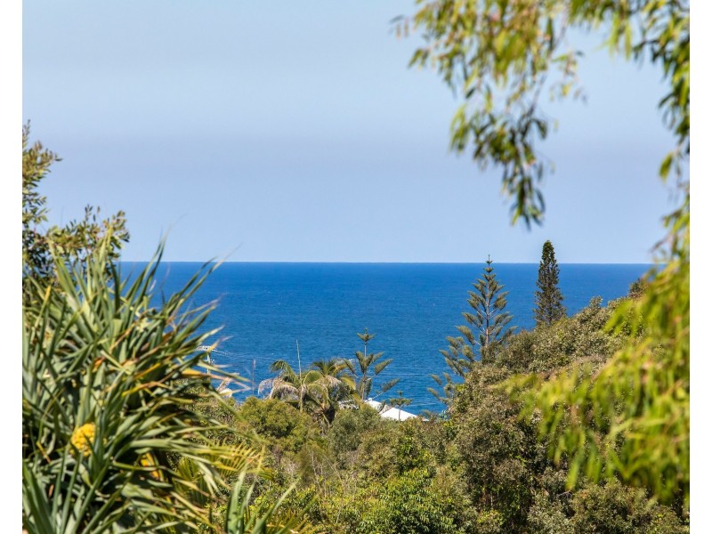 28 Dolphin Bay Drive, Sunshine Beach QLD 4567