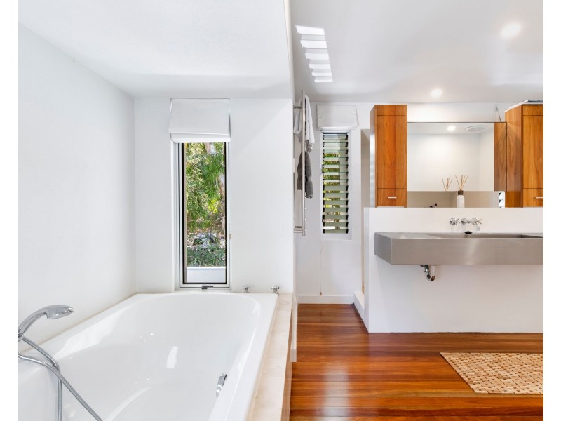 28 Dolphin Bay Drive, Sunshine Beach QLD 4567