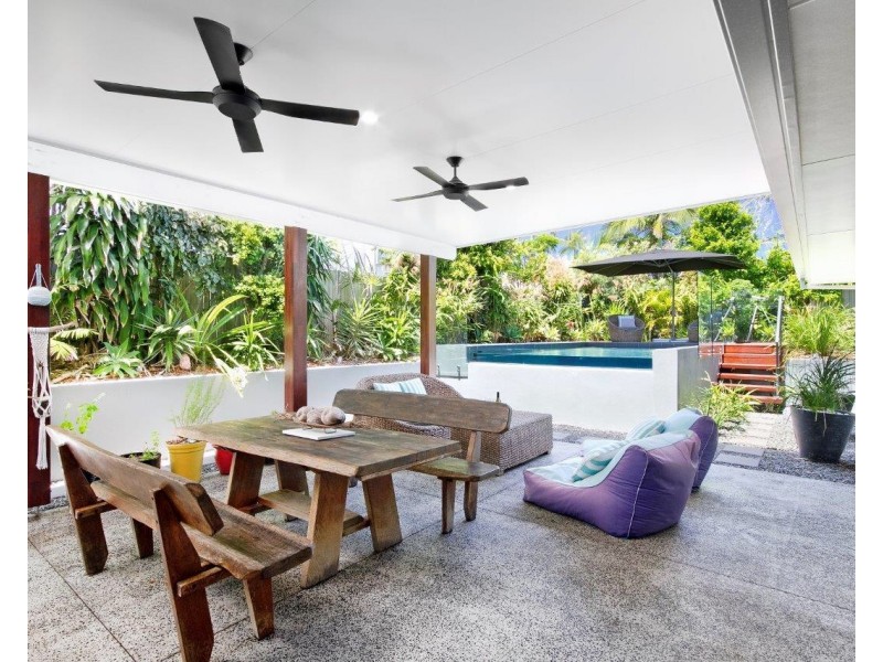 18 Moonbeam Crescent, Castaways Beach QLD 4567