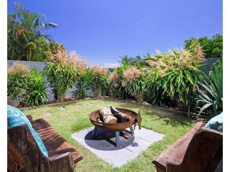 18 Moonbeam Crescent, Castaways Beach QLD 4567