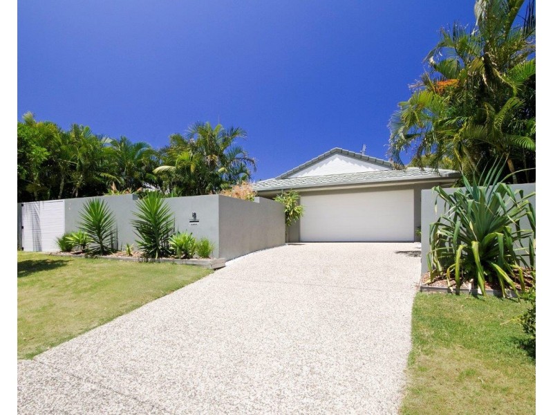 18 Moonbeam Crescent, Castaways Beach QLD 4567