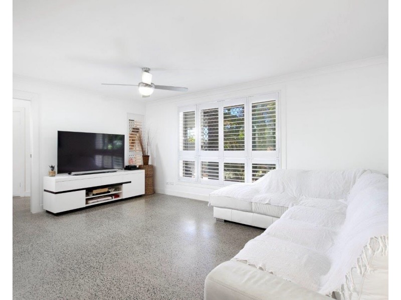 18 Moonbeam Crescent, Castaways Beach QLD 4567