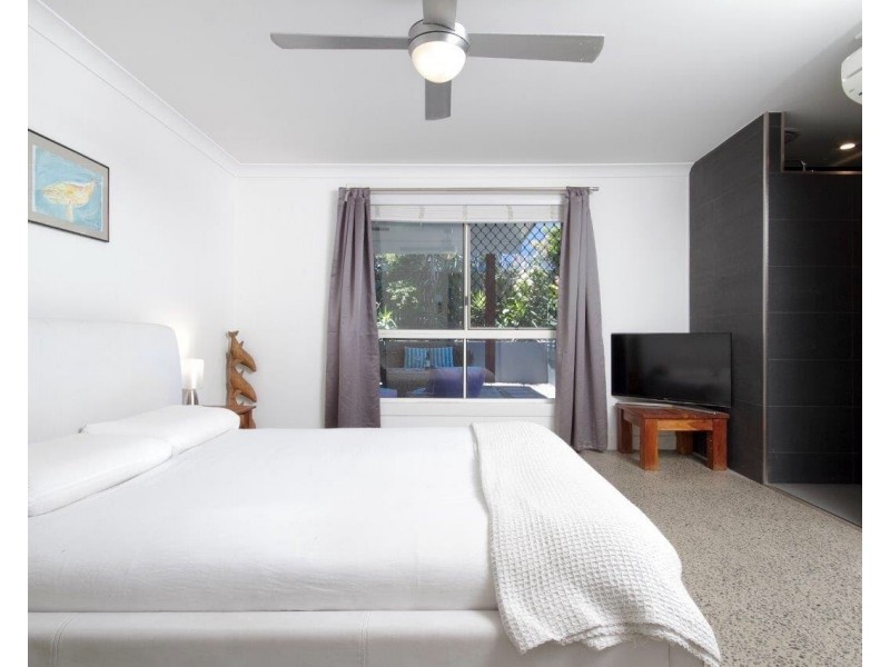 18 Moonbeam Crescent, Castaways Beach QLD 4567