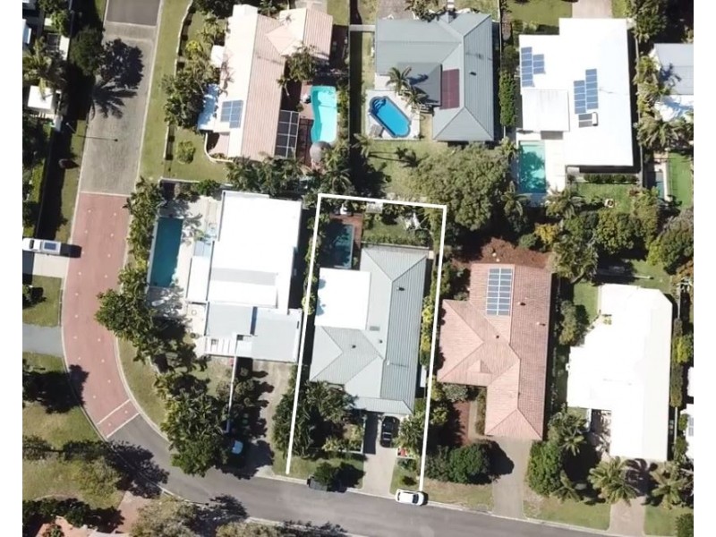 18 Moonbeam Crescent, Castaways Beach QLD 4567