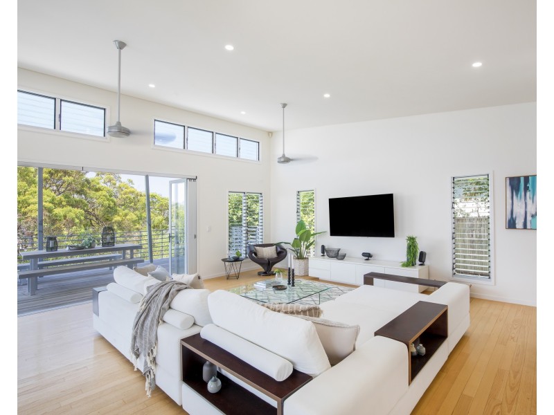 22 Seafarer Court, Castaways Beach QLD 4567