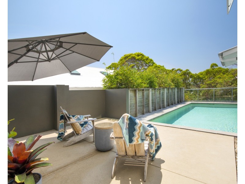 22 Seafarer Court, Castaways Beach QLD 4567