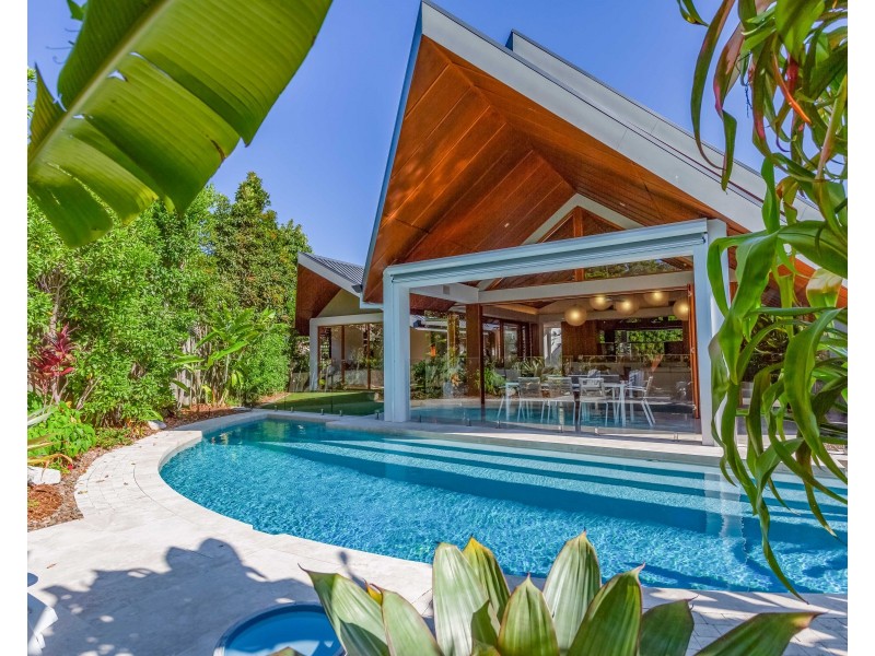 10 Duke Street, Sunshine Beach QLD 4567