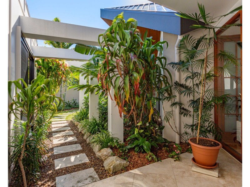 10 Duke Street, Sunshine Beach QLD 4567