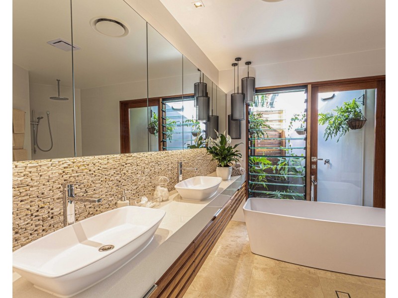 10 Duke Street, Sunshine Beach QLD 4567