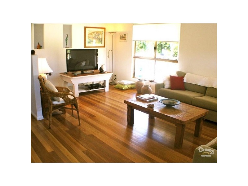 2 Moonbeam Crescent, Castaways Beach QLD 4567