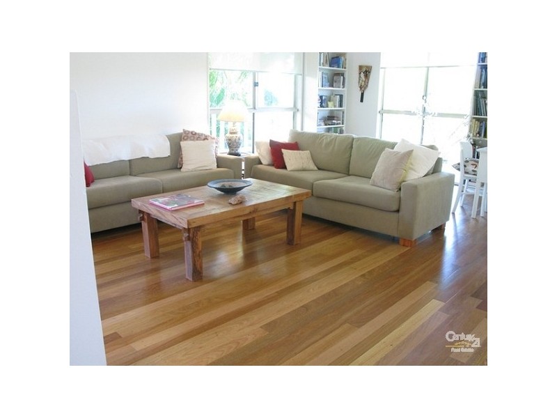 2 Moonbeam Crescent, Castaways Beach QLD 4567